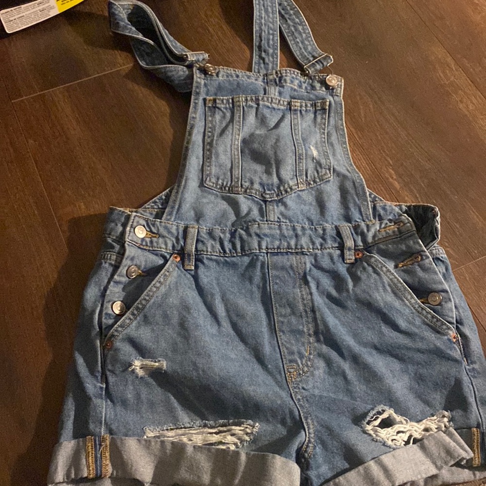 Divided H&M overall shorts